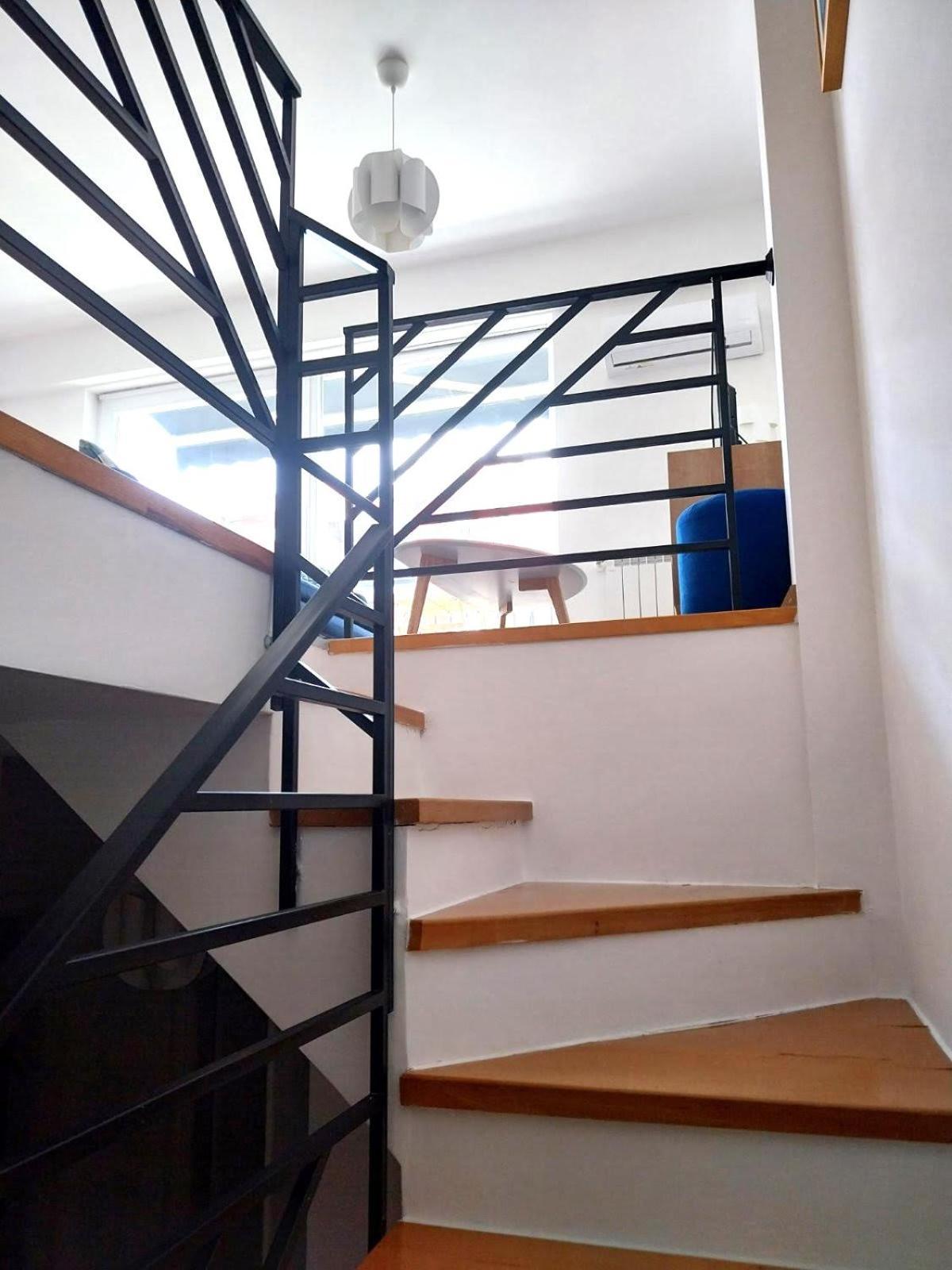 Apartament 4 *
