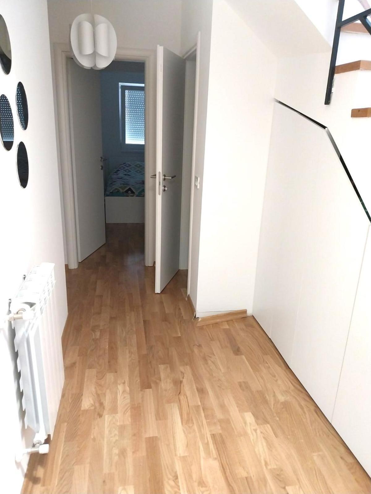 Apartament 4 *